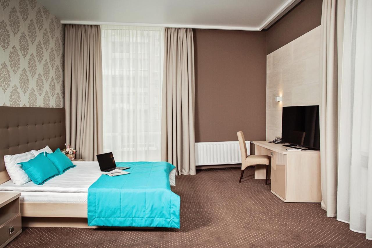 Hotel Versailles Lutsʼk Exterior foto