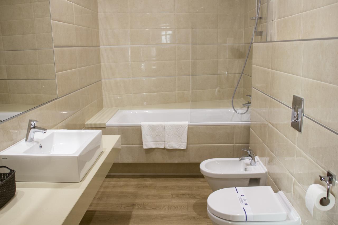 Hotel Versailles Lutsʼk Quarto foto